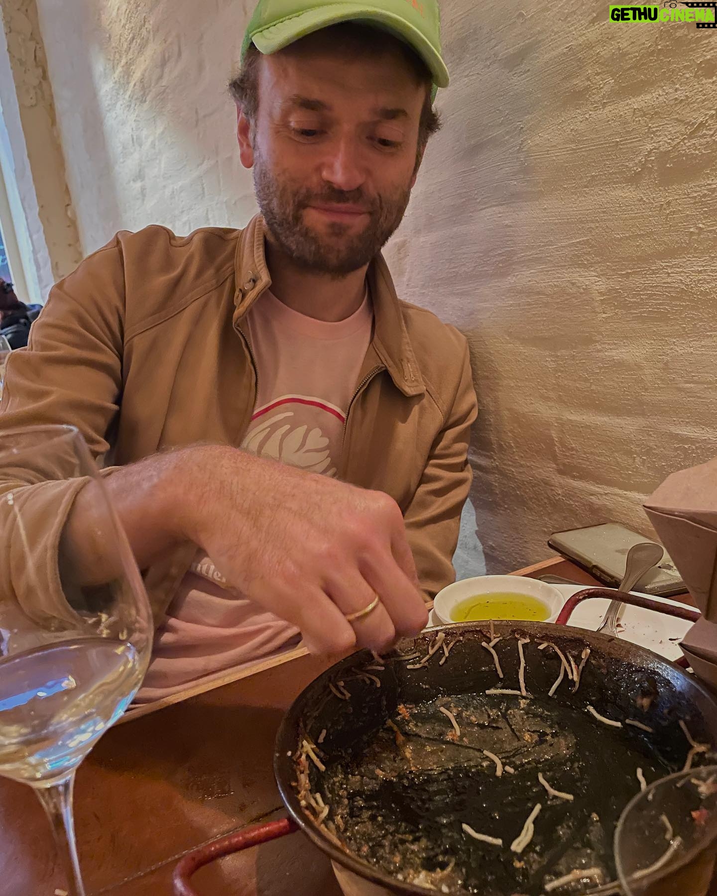 Claire Coffee Instagram - Hard to convince Cal that octopus tastes like “the best chicken ever” when the actual best chicken ever is also sitting on the table. @barvinazo, you were a 10/10! Thank you @joecampanale & @chefsilviagarcianevado for bringing this absolute knockout to the neighborhood! Our order: Aceitunas Pan con tomate Boquerones Leonora Jamón ibérico de bellota Pulpo Fideuà Pollo en pepitoria MOLTEN CHOC CAKE #530res #kidfood #familymeal