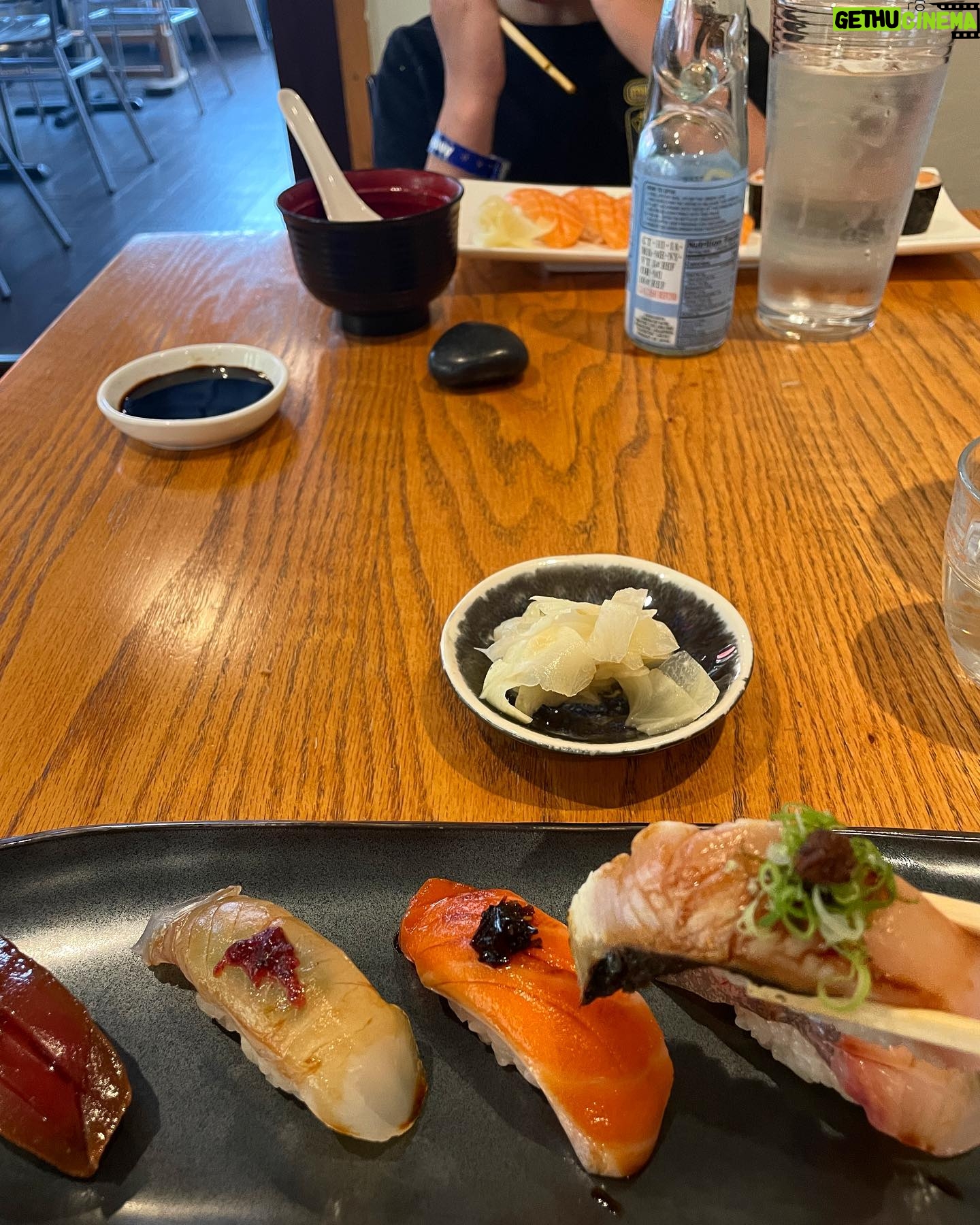 Claire Coffee - 4.5K Likes - Until the strike ends weāre just an upscale kid friendly restaurant blog! Like/subscribe & love you as much as I love the @sushikatsuei omakase!!
#food #moms #kids #sushi #omakase #fairwages
