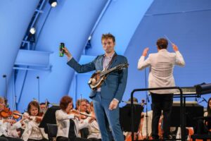 Claire Coffee Instagram - Thanks to @hollywoodbowl  for capturing the unique brand of mania that is #ATTENTION! and @christhile’s jazz hands… Kentucky, you ready?? @louisvilleorchestra, can’t wait to see you next week!
