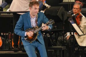 Claire Coffee Instagram - Thanks to @hollywoodbowl  for capturing the unique brand of mania that is #ATTENTION! and @christhile’s jazz hands… Kentucky, you ready?? @louisvilleorchestra, can’t wait to see you next week!