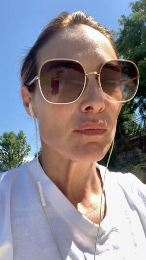 Claire Forlani Instagram - #Roma #riverrun day off from filming, running at midday total madness #LOVEDIT ❤️
