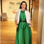 Claire Forlani Instagram - @tigerlilylewis exhibition #safeplaces inspired and for domestic abuse and the proceeds of the show and the night went towards @refugecharity for domestic violence . An Inspired show by the unique and brilliant #Lilylewis @petershamnurseries Go and see it if you can Carriage hall 29 floral street WC2 E9DP 💛🧡❤️