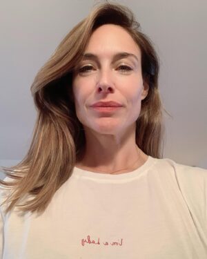Claire Forlani Instagram - @ladygardenfoundation 🌸I’M A LADY🌸🌸All PROFITS 🌸 from the sale of  this tee shirt will be donated to Lady Garden Foundation & will go towards research to extend & improve GYNECOLOGICAL HEALTH  you can buy from this link. 
linktr.ee/ladygardenfoundation #beatcancer #gynohealth #supporteachother #Letsdothis #Me&EM #fundraise  #LOVETHELADIES 🌸💗🌸💗