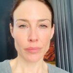 Claire Forlani Instagram - I`m Claire Forlani, ambassador for the International Union Against Tuberculosis and Lung Disease. As we live through these unsettling times, we are also seeing some extraordinary efforts to prevent, treat and eventually cure #COVID19. Today I want to briefly say something about another infectious disease – tuberculosis.. Today is World TB Day. TB continues to kill some 1.6 million people a year. And it is mainly the poor and marginalised who are affected. Lat year I was honoured to visit an extraordinary group of women working to prevent TB in their own neighbourhoods in Malakpet slum community outside Hyderabad in India. These women are true warriors, an inspiration to all of us. The healthy futures of the children in the community are largely in their hands. Let’s keep those beaming smiles on the faces! TB can be prevented, it just needs the political will and governments with a heart. Stay Home , Stay safe and lets take care of each other ❤️ #ItsTimeToEndTB #COVID19 #StayAtHome @TheUnion_TBLH #WorldTBDay