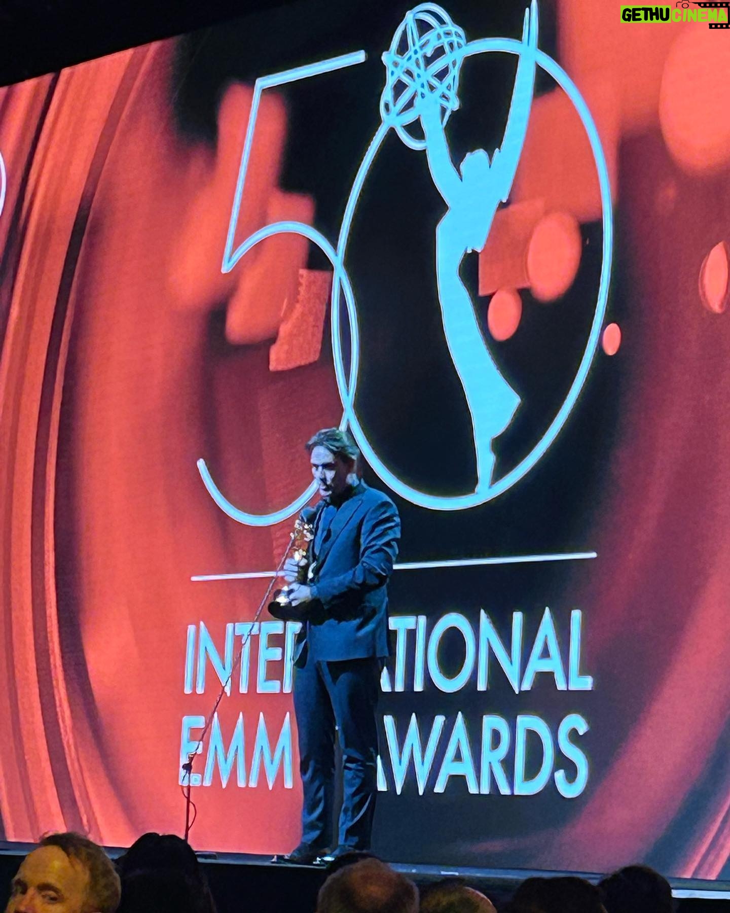 Claire Forlani Instagram - DOUGRAY SCOTT JUST WON AN INTERNATIONAL EMMY FOR πBEST ACTOR πIN CRIME BY IRVINE WELSH. ππ«π€ππ« π€ A great Honor & A Great Ceremony WOOOHOOOO π«ππ« #welovenycπ @buccaneer.media @iemmys @cineflixmedia @itv