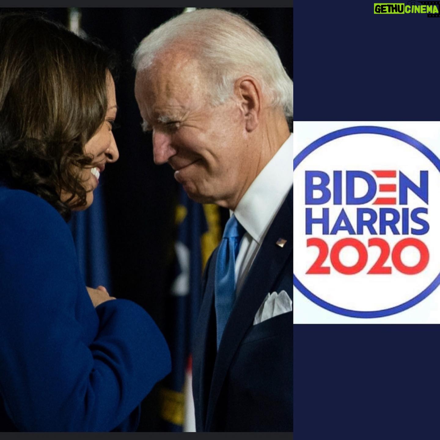 Claire Forlani Instagram - ##bidenharris2020๐บ๐ธ #LetsDoThis letโs make 2021 the year of a united America and bring humanity back โ๐ฟโ๐ผ