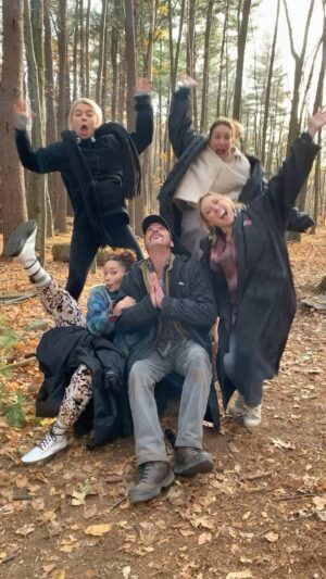 Claire Forlani Instagram - #Salvation #makingamovie🎥📹 #filming is a serious Business . Had the best time here with this bunch of LOVELIES 💖🎥 🐍 @ashleymoore @skeetulrich @mackk_dadddy @samkgordon  @cardcarrying_thomasjane