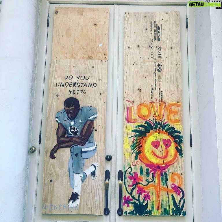 Claire Forlani Instagram - #NYCITYART #Soho #DoYouUnderstandYet?! My friend in NY said inspired art is showing up all over the city. 🖤🖤🖤