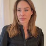 Claire Forlani Instagram - About to start a taping, the natural light is lovely which is always a plus ❤️⭐️❤️ hair looking a tad orange ? 🤔
