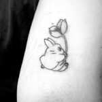 Claire Tomek Instagram – J’ai toujours rêvé de faire du tatouage (ça se voit à peine 😅)
Après mon pied, le chéri, la daronne c’est les copines qui passent sous mes aiguilles 😂 

Merci à mon mentor @papi_tatoueur_bastia_paris 

Vous aimez ? 
C’est quoi votre prochain tatouage ? 

#ink #tattoo #tattooflash #stigmarotary
