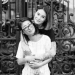 Claire Tomek Instagram – Chère mère, maman, mamounette, mam’s…

Demain on se quitte pour de bon cette fois 😂
C’est dur de se dire au revoir maintenant qu’on habite à l’autre bout l’une de l’autre ! 

Ma petite mam’s c’est  la personne la plus douce que je connaisse elle a toujours des mots réconfortants, des petites phrases qui font sécher les larmes, et retrouver le sourire. 

Elle est bien (trop) gentille ma Maman et on le sait, la vie n’est pas toujours rose, il y a des hauts et des bas mais une maman c’est toujours la. 

Elle est courageuse ma Maman ! Elle a une vie si compliqué et pourtant moi je le vois le courage dont tu fais preuve. Jour après jour.

Vous savez on dit que nos enfants se permettent tout avec leur figure de référence .. depuis que je suis devenue maman je comprends tout ce que j’ai fait endurer à ma mère pendant mon adolescence. 

Un mot magique, qui n’a l’air de rien, mais qui veut pourtant dire énormément de choses dans la bouche de ses enfants : MERCI ! 

On a tendance à oublier de remercier nos mamans tant qu’elles sont encore là .. parce qu’on pense que tout ce qu’elles font pour nous découle de quelque chose de normal .. 

Idem, on a tendance à oublier de dire je t’aime à celle qui nous a aimée avant même que l’on vienne au monde. 
Pour toutes ces années d’amour inconditionnel , de conseils, de soutien, de douceur, de tendresse (et parfois même souvent d’engueulades) je t’aime et merci.