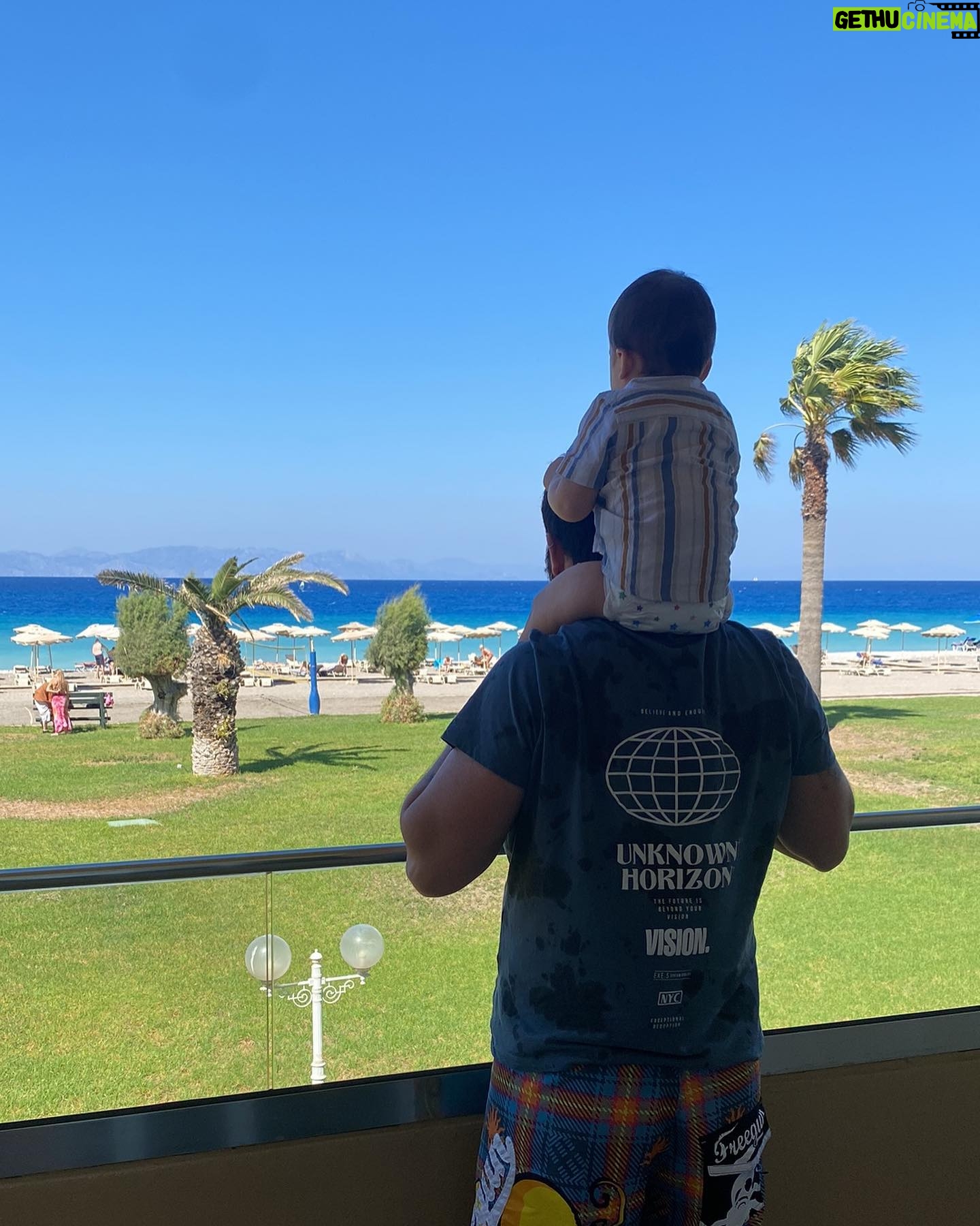 Claire Tomek - 10.2K Likes - KALIMERA 🇬🇷