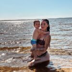 Claire Tomek Instagram - Vous vous rappelez le maillot de bain que j’ai acheté en soldes alors que je devais juste acheter des pâtes ? Voilà c’est rentabilisé.