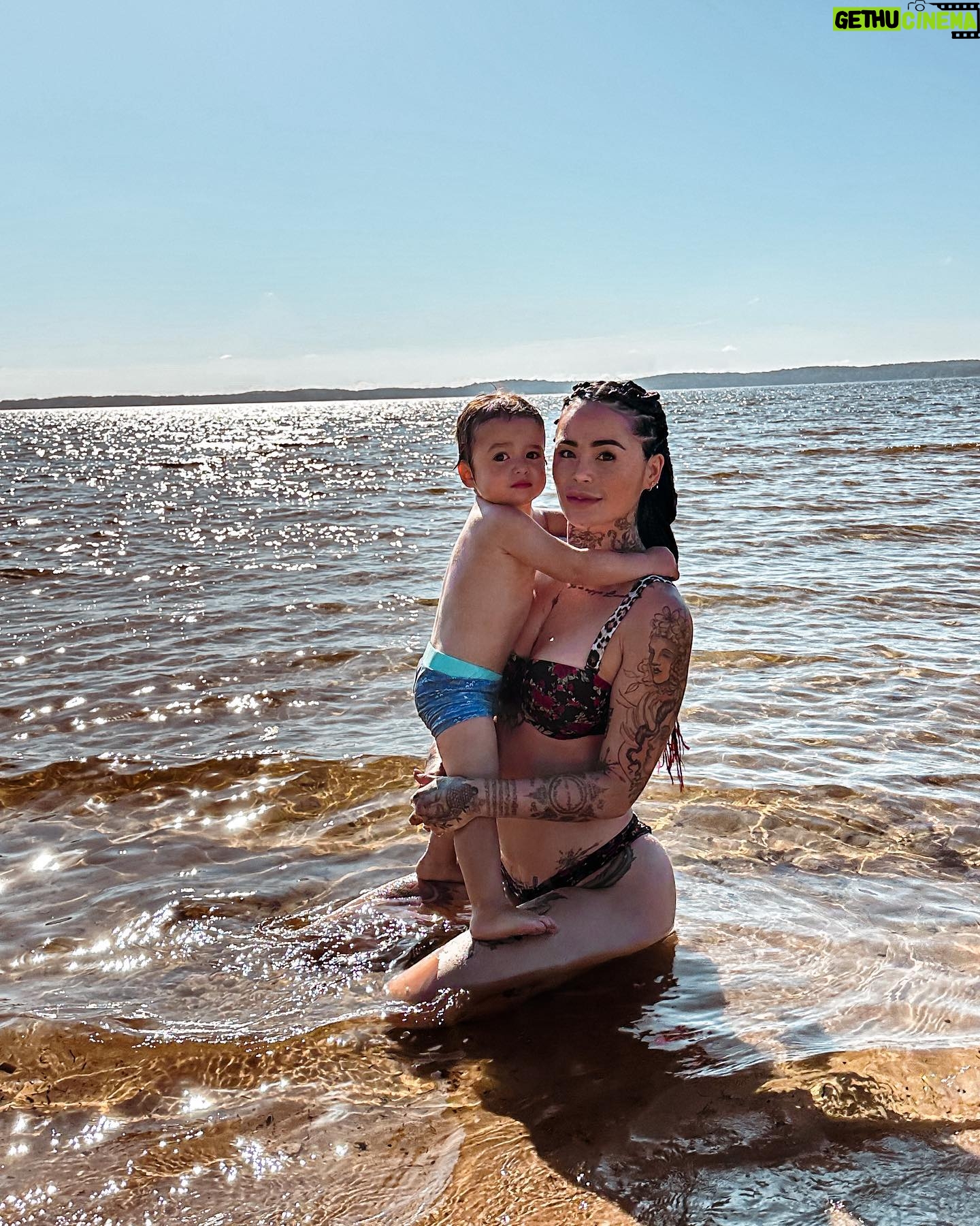 Claire Tomek - 24.6K Likes - Vous vous rappelez le maillot de bain que j’ai acheté en soldes alors que je devais juste acheter des pâtes ?
Voilà c’est rentabilisé.