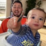 Claire Tomek Instagram – UNE SEMAINE DANS MA PELLICULE : 

1 : moi en apnée essayant d’être fraîche avec les yeux déf par l’eczéma 
2 : papa enfin de retour 
3 : mes croches pour crever les yeux des rageux 
4 : ROX et son pote Pongo 
5 : nuit de merde parce que quand y’a un cauchemar c’est toujours maman 
6 : les shoes un peu trop grandes 
7 : le premier œuf de Poupoule et Mercotte
8: toujours plus de douane à payer 
9 : l’amour ❤️