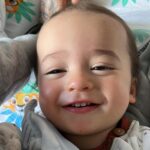 Claire Tomek Instagram – UNE SEMAINE DANS MA PELLICULE : 

1 : moi en apnée essayant d’être fraîche avec les yeux déf par l’eczéma 
2 : papa enfin de retour 
3 : mes croches pour crever les yeux des rageux 
4 : ROX et son pote Pongo 
5 : nuit de merde parce que quand y’a un cauchemar c’est toujours maman 
6 : les shoes un peu trop grandes 
7 : le premier œuf de Poupoule et Mercotte
8: toujours plus de douane à payer 
9 : l’amour ❤️
