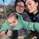 Claire Tomek Instagram - Merci la vie de m’avoir donné une maman EXCEPTIONNELLE . Le genre de maman qui lave même le lave vaisselle, qui nettoie les tasses avant même que t’aies fini ton café et qui vient faire le ménage chez toi en scred. Le genre de maman qui rigole à tes blagues même quand elle comprend pas. Le genre de maman qui supporte tes sautes d’humeur, et qui fait jamais la tête. Le genre de maman qui est devenue une super mamie, c’est genre moi en plus cool ❤️