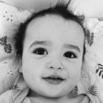 Claire Tomek Instagram – Bébé Maël / Bébé Maman 

Vous voyez une ressemblance ? 

La seule preuve que c’est bien mon fils je crois que c’est les points de sutures à la 🐱 c’est injuste 😂