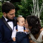 Claire Tomek Instagram - Hyper inquiète et après un tour aux urgences pédiatriques hier pour mon fils avec 40 de fièvre, merci pour vos messages c’est bel et bien le Coco ( on l’avait jamais chopé encore ) Et me voilà confinée pendant 7 jours avec mes 2 mecs. Et ça va être loong ! Un homme malade ça va mais 2 .. Comme vous le savez nos chers et tendres « bonhommes » , ne savent pas souffrir en silence 😂 Bon y’en a un qui geint un peu plus fort que l’autre je vous laisse deviner lequel 🧔🏻‍♂️il me dit déjà « qu’il me lègue toute sa fortune » J’imagine une seconde si nos mecs malades devait subir les contractions ou l’accouchement … Sans doute que l’espèce humaine serait déjà éteinte depuis belle lurette 😂😂 Allez. Maintenant que la Force soit avec moi je vais sûrement sombrer du côté obscur.