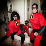 Claire Tomek Instagram - Vraiment cette année on a mis la barre haut .. très haut ! 🦸‍♀️🦸🦸‍♂️ On a même pensé aux détails 😂 #halloween #indestructible #disney