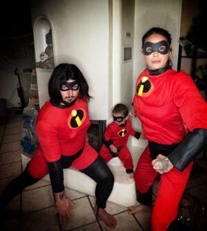 Claire Tomek Instagram - Vraiment cette année on a mis la barre haut .. très haut ! 🦸‍♀️🦸🦸‍♂️
On a même pensé aux détails 😂

#halloween #indestructible #disney