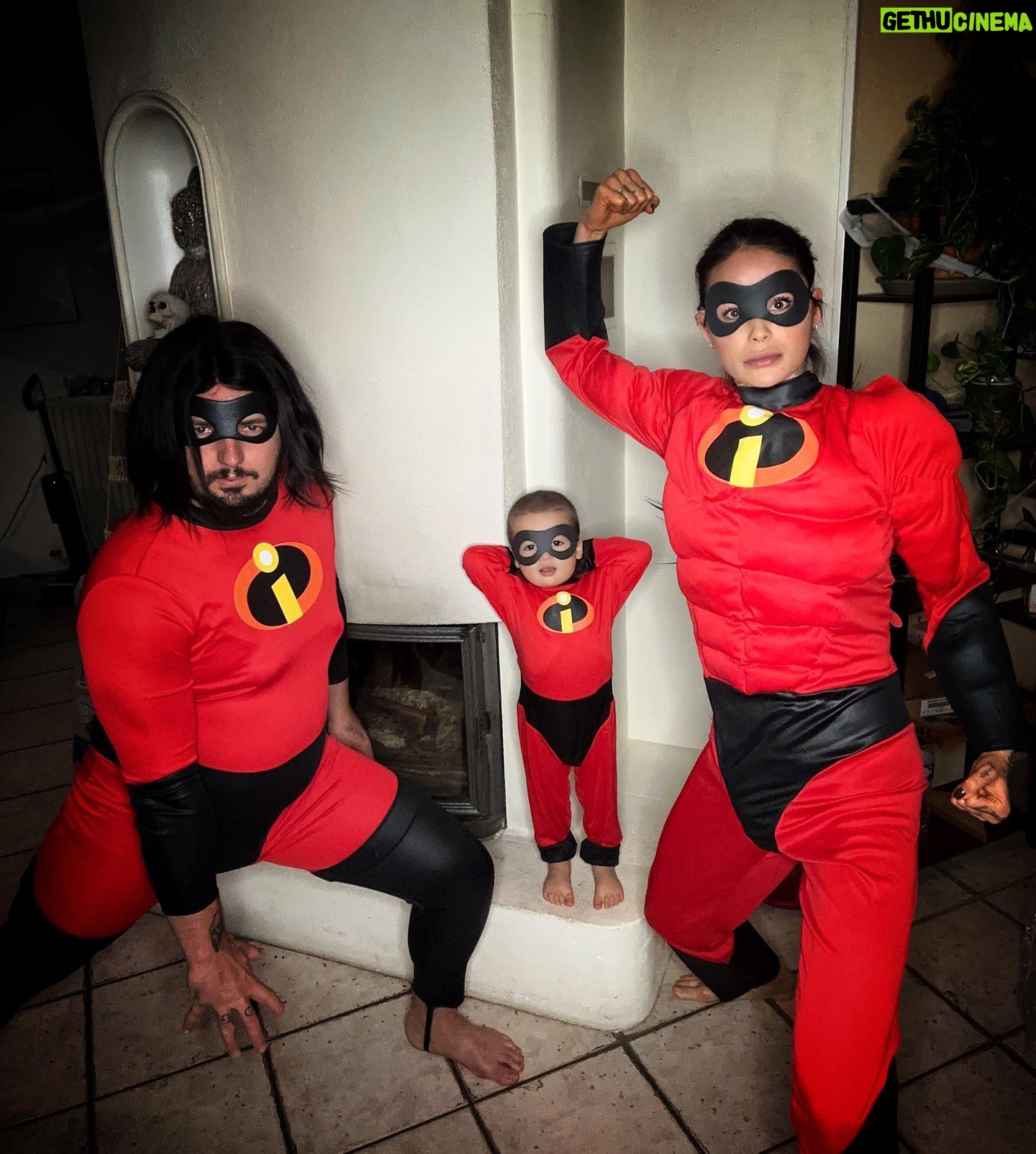 Claire Tomek - 10.4K Likes - Vraiment cette année on a mis la barre haut .. très haut ! 🦸♀️🦸🦸♂️
On a même pensé aux détails 😂
#halloween #indestructible #disney