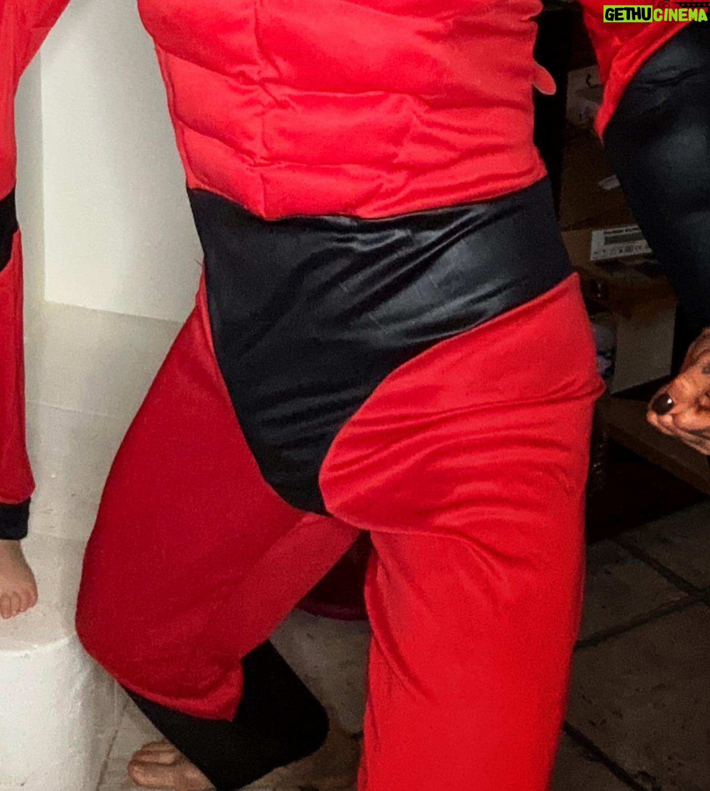 Claire Tomek - 10.4K Likes - Vraiment cette année on a mis la barre haut .. très haut ! 🦸♀️🦸🦸♂️
On a même pensé aux détails 😂
#halloween #indestructible #disney
