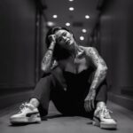 Claire Tomek Instagram – Après 6 jours sans crèche je me sens comme une batterie d’iPhone, jamais chargée à 100% 

J’ai l’impression d’avoir pris 10 ans dans la gueule, et lui sa douche un jour sur deux. 
La légende raconte même qu’un jour ils viennent à table après avoir été appelé une seule fois. 

Pour une fois j’ai hâte d’être un lundi ! 

Vous avez survécu vous ?

Post écrit un dimanche après la crise du mauvais yaourt, pas la bonne couleur, pas le pat patrouille mais le petit suisse, pas la bonne cuillere non plus, et à une main car il voulait finalement que je lui donne après avoir pleuré pour faire tout seul ! 

Mise à jour lundi matin après avoir fait le gros câlin et l’avoir déposé : je changerais ma vie pour rien au monde 😂