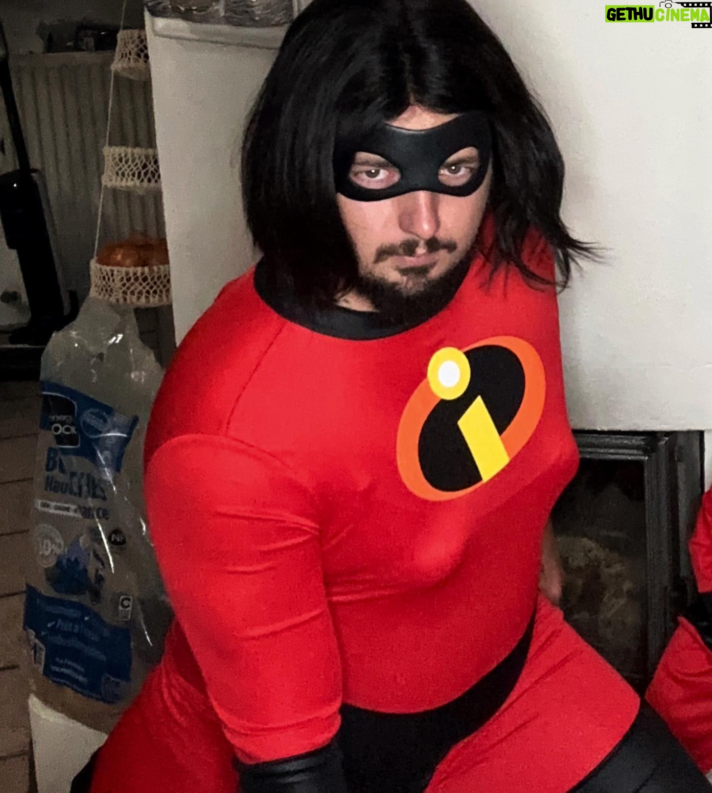 Claire Tomek - 10.4K Likes - Vraiment cette année on a mis la barre haut .. très haut ! 🦸♀️🦸🦸♂️
On a même pensé aux détails 😂
#halloween #indestructible #disney