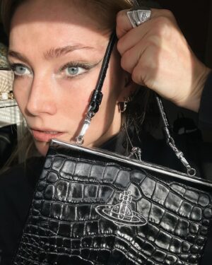 Clara Paget Instagram - 🐊➰🖤 Ta @viviennewestwood 🖤➰🐊