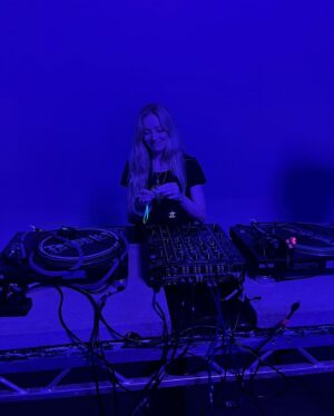 Clara Paget Instagram - 🤹‍♀️Live, Life, Ludo, selecta 🤹‍♀️