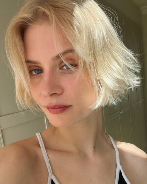 Clara Rosager Instagram - Transformation with @mikenielsen1 and @mugshothair the other day! 💇🏼‍♀️❤️👏🏼