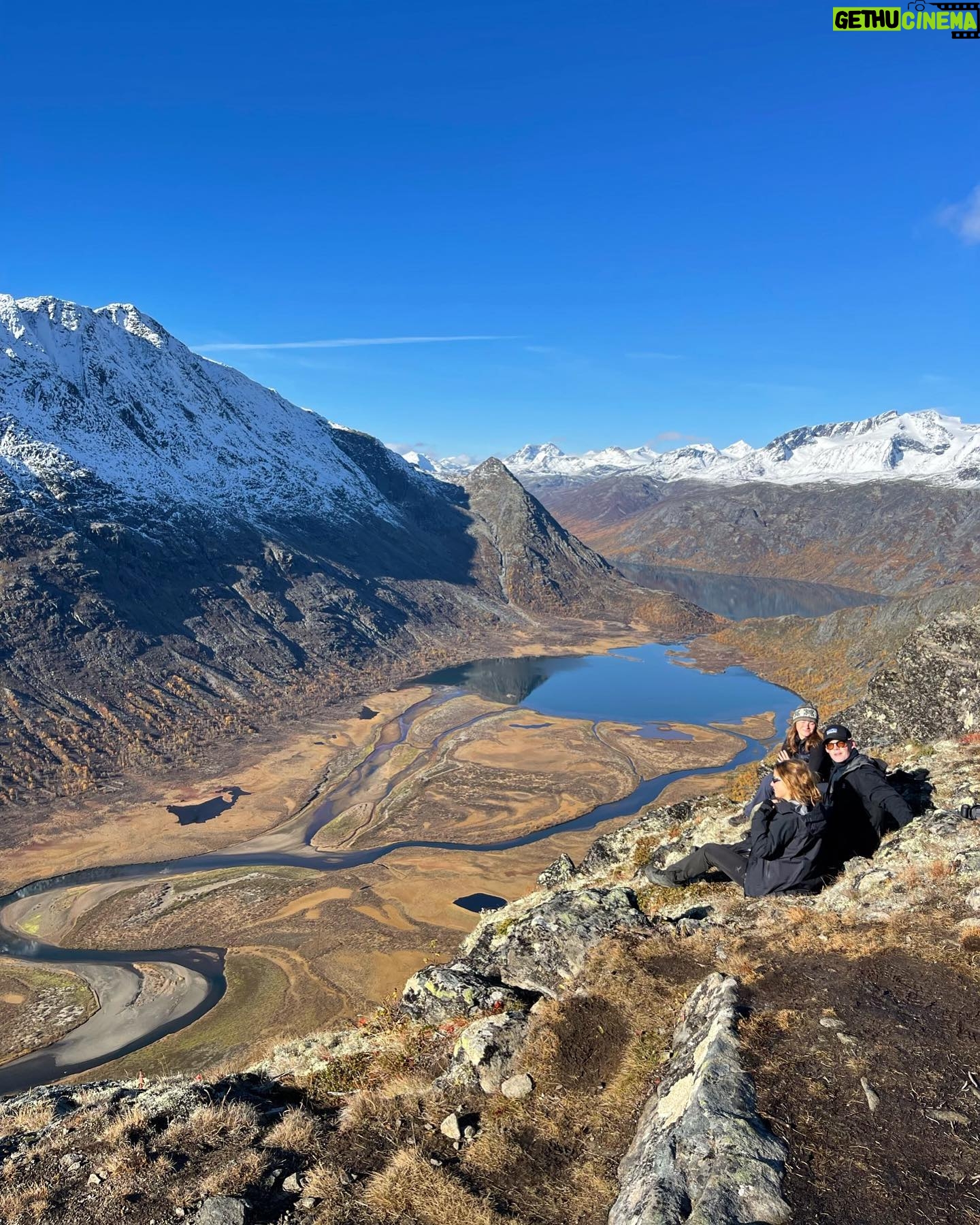 Clara Rosager - 4.6K Likes - Beautiful Jotunheimen in the fall.
One of the best experience in my life 💙