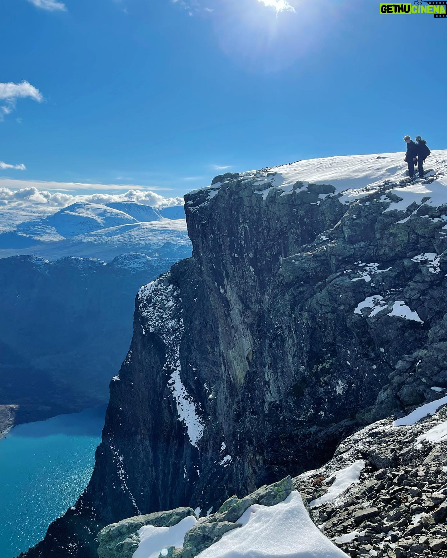 Clara Rosager - 4.6K Likes - Beautiful Jotunheimen in the fall.
One of the best experience in my life 💙