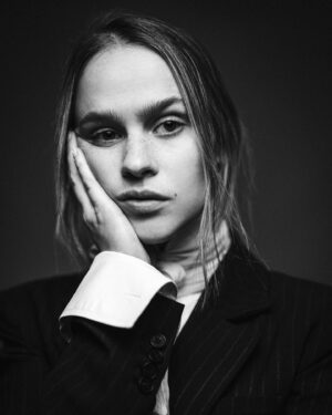 Clara Rugaard Instagram - ‘Lost Boy’ by @stanleymorganphotography

Styled by @bertie_ts