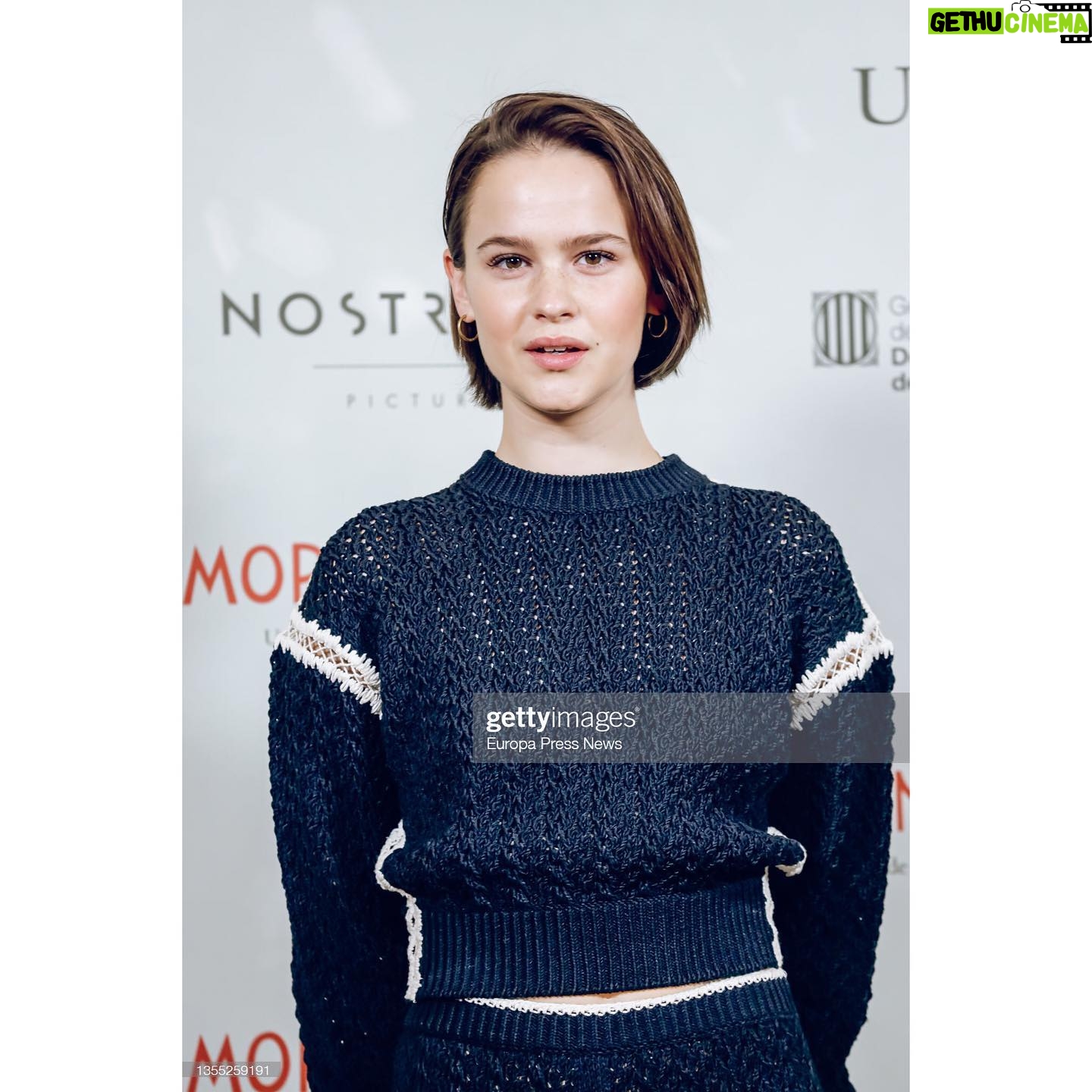 Clara Rugaard - 2.5K Likes - ‘Love Gets A Room’ - such a magical premiere in Madrid. Thank you @chanelofficial for kitting me out and makin me feel all glam and confident ✨
#LoveGetsARoom