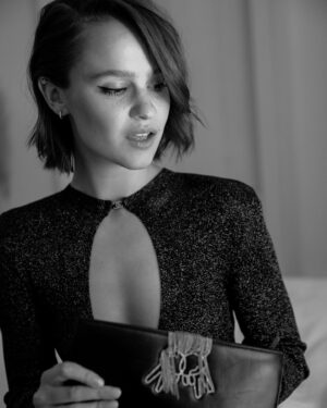 Clara Rugaard Instagram - A few more from the other night, while I lay here in bed eating a whole pack of biscuits xx

Thank you @jemimashoots for capturing this sassy strut 

Makeup by the magical @zoetaylormakeup & hair by the ever-brilliant @patrickwilson 

Lewk by @chanelofficial 💞