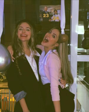 Clara Tiezzi Instagram - 15 anos do brinquedo mais legal que eu já ganhei 👯‍♀️ te amo 🩷