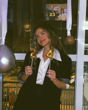 Clara Tiezzi Instagram - 42 and still going 🎈