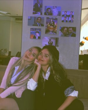 Clara Tiezzi Instagram - 15 anos do brinquedo mais legal que eu já ganhei 👯‍♀️ te amo 🩷