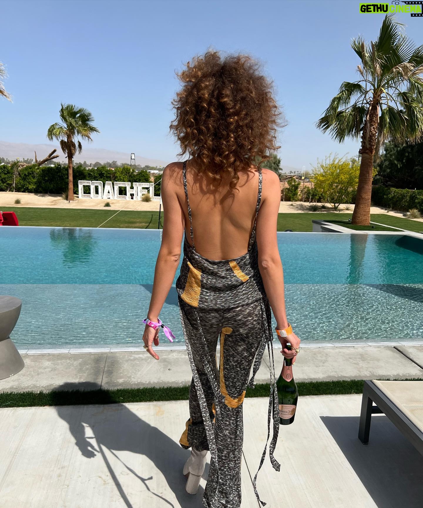 Clara Wilsey - 2.7K Likes - Coachella under a full moon 🌕🤪
Thanks @anatanaka for getting pictures of me at least one of the days ❤️