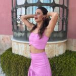 Clara Alvarado Instagram – Boda Iria y Kike, mucho rosa y un poco de alergia. 

Desde el primer año de universidad hasta el día de hoy, por aquí presentes mis amigas las enfermeras 😂💫 por muchos años másssss celebrando y disfrutando 🥂

El conjunto dos piezas es de @mattuicollection y me enamoré de él desde el minuto uno que lo vi 🌸🌸🌸🌸🌸🌸🌸🌸🌸🌸