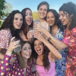 Clara Alvarado Instagram – Boda Iria y Kike, mucho rosa y un poco de alergia. 

Desde el primer año de universidad hasta el día de hoy, por aquí presentes mis amigas las enfermeras 😂💫 por muchos años másssss celebrando y disfrutando 🥂

El conjunto dos piezas es de @mattuicollection y me enamoré de él desde el minuto uno que lo vi 🌸🌸🌸🌸🌸🌸🌸🌸🌸🌸