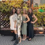 Clara Alvarado Instagram – no es una boda, no es un bautizo, es la Primera Comunión de la hija de mi amiga @tamilopezex , el ojito derecho de toda mi cuadrilla de Deleitosa: ayer fue la Comunión de Sofi 🌸 y nos lo pasamos súper bien! 

celebramos su felicidad y la vida, porque madre mía cómo vuela el tiempo!! Aún así sigo haciendo las mismas cosas que cuando era una niña y si no mirad el segundo vídeo 🍭☁️😂