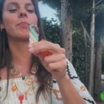 Clara Alvarado Instagram – no es una boda, no es un bautizo, es la Primera Comunión de la hija de mi amiga @tamilopezex , el ojito derecho de toda mi cuadrilla de Deleitosa: ayer fue la Comunión de Sofi 🌸 y nos lo pasamos súper bien! 

celebramos su felicidad y la vida, porque madre mía cómo vuela el tiempo!! Aún así sigo haciendo las mismas cosas que cuando era una niña y si no mirad el segundo vídeo 🍭☁️😂