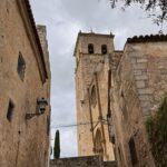 Clara Alvarado Instagram – La lluvia nos ha dado una mini tregua y es que Trujillo nunca defrauda 🎨 🏰🍷🌼

Confieso que es mi pueblo favorito de España, ¿cuál es el vuestro?

Recomendaciones para visitar próximamente?!
Estoy atenta 📝☺️