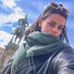 Clara Alvarado Instagram – La lluvia nos ha dado una mini tregua y es que Trujillo nunca defrauda 🎨 🏰🍷🌼

Confieso que es mi pueblo favorito de España, ¿cuál es el vuestro?

Recomendaciones para visitar próximamente?!
Estoy atenta 📝☺️