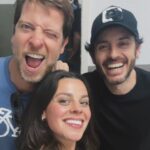 Clara Alvarado Instagram – what a weeeek 🫠🎭🤸🏼‍♂️🎶🎙️🌼☕️🎟️🛵📖🙇🏻‍♀️

Ha dado para componer una canción, ensayos   concierto con @biutibambu , un estreno de una obra nueva con dos grandes @manubaqueiro_ y @javierpereiraoficial y alguna cosilla másssss ;) 

Lo mejor de la semana? Que termina en el pueblo y voy a pasarme aquí toda la siguiente (menos el miércoles que actuamos en Monesterio!) 
Necesito un poco de calma y descanso 🌿🙏🏼 ¿qué planes tenéis vosotrxs?