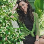 Clara Alvarado Instagram – entrevista para la revista uruguaya @galeriarevista y fotos de @ae__foto con 3horas de sueño después de un rodaje nocturno 🫠 creo que no quedaron nada mal! 💚

gracias @leabensasson @zinolarosana @aguanegrafilm

Ya lo he dicho pero lo vuelvo a repetir. Es increíble el cariño y la valoración que recibí en el paisito 🇺🇾, ojalá para cuando se estrene la peli #aguanegra pueda ir para allá de nuevo. De momento, echando de menos a todos mis compis y deseando grabar lo que nos queda en Barcelona :))))