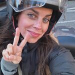 Clara Alvarado Instagram - Semana de más de 1000 horassss 🫠🚀✌🏼 Hubo tiempo para ensayar, para ir al fisio (me hice esguince de grado I), visitar a Carmen y Lola, grabar una peli, conocer gente muy guay, coger tanto frío y terminar con una buena gripe y bien de fiebre (de ahí que haya estado un par de días ausente), tiempo para estudiar, comer rico (ya sea bocadillos de gasolinera, catering o en casita) y que nunca falte un poquito de naturaleza 💚